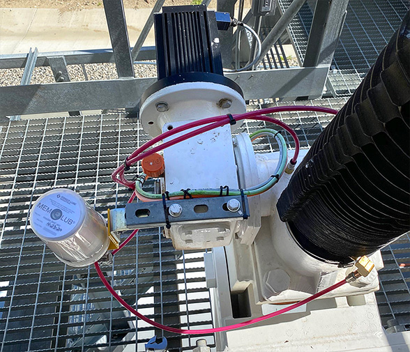 Memolub 3-point system lubricating elevation jackscrew assembly on a General Dynamics antenna